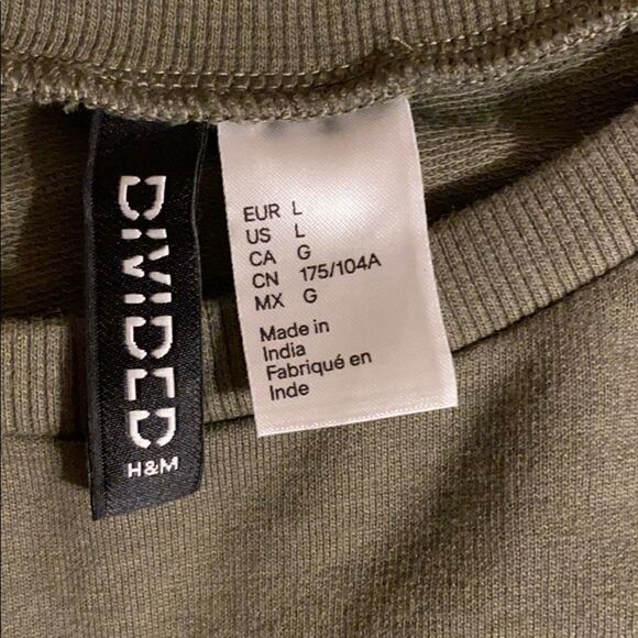 ❤️ 3/$20 H & M Divided Crop Top - Picture 6 of 7